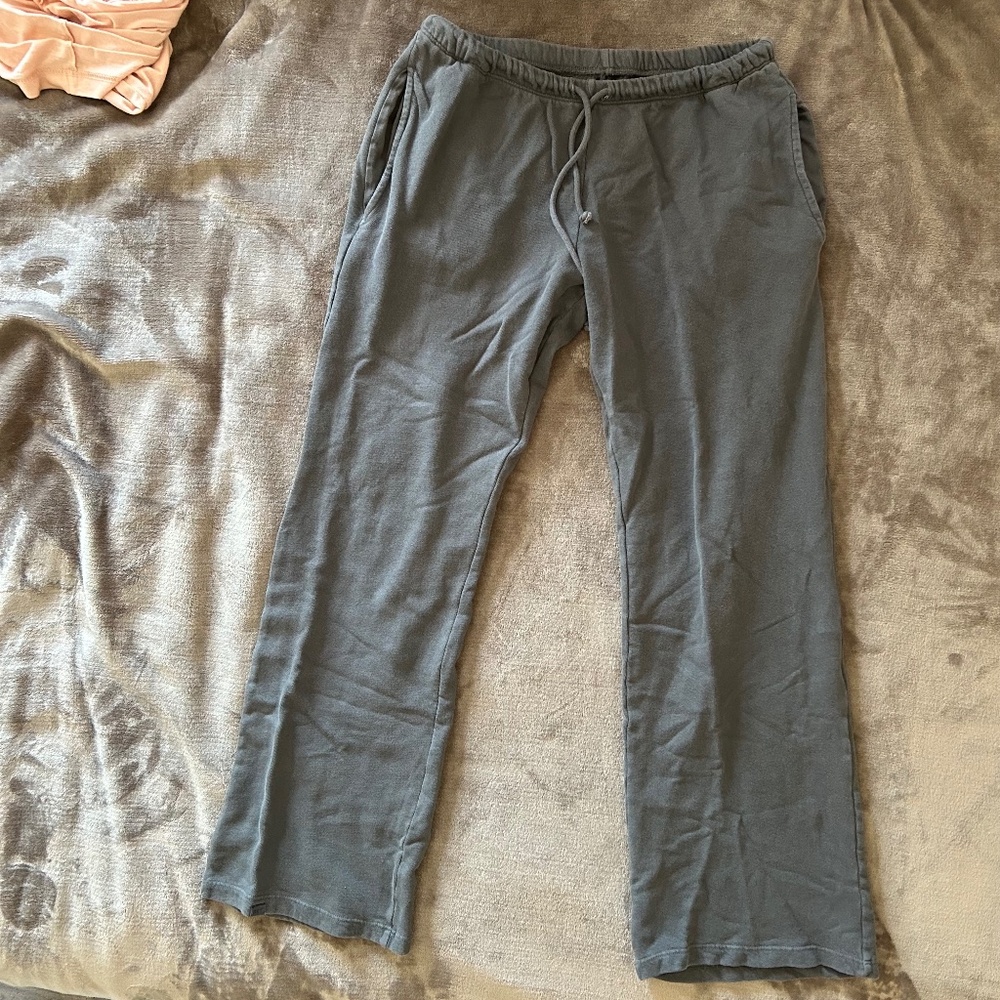Set active light weight sweats low rise